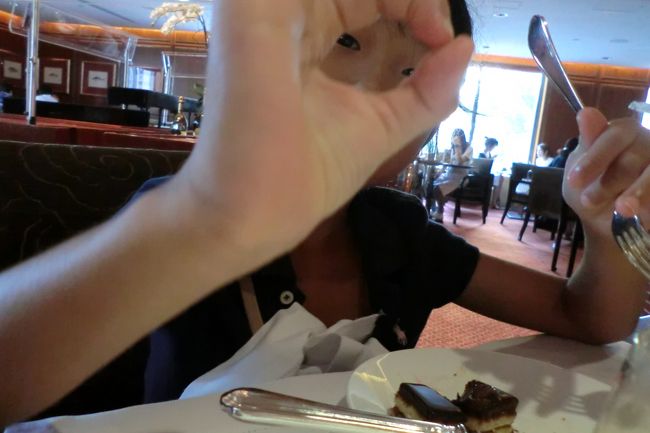 <br />この後、ケーキショップでバラジャムを買って帰りました。（168HK＄×２個）