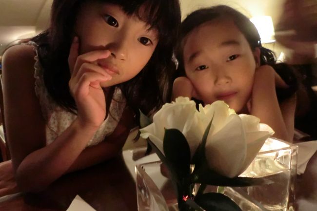 <br />子供はオレンジジュース（95HK$）、マンゴージュース（95HK$）<br />ママはベリーニ（205HK$）、パパはスクリュードライバー（？）<br /><br />滅多に飲まないお酒のせいか、この後熟睡でした。