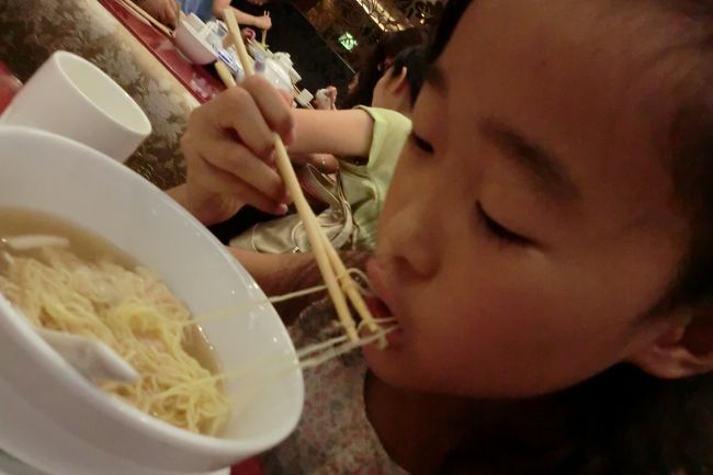 珍しく上の子も、ワンタンメンを喜んで食べました。<br /><br />糖朝は日本人の口に合うようにできてますね。