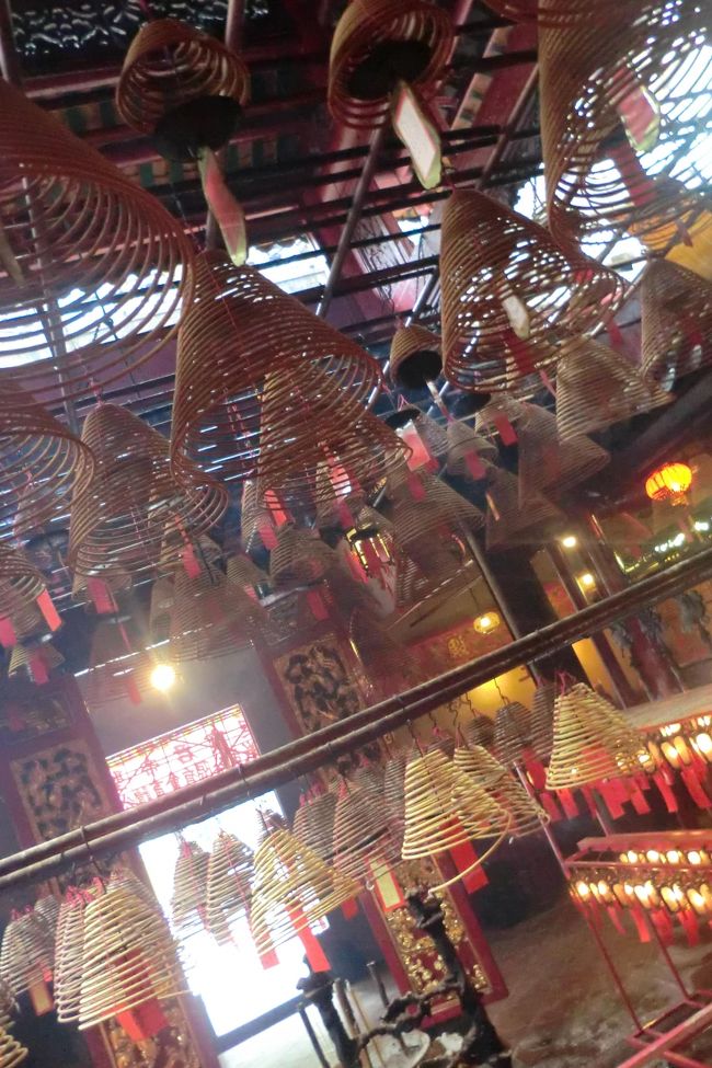 本当はあきらめていたのですが、時間に余裕があるので上環まで足を延ばし、文武廟へお参りすることにしました。