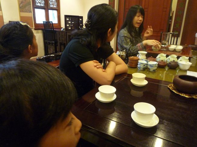 １６時から一時間程度、香港公園内「楽茶軒」で中国茶の教室に参加しました。<br />ネットで事前予約必要ですが、無料です。