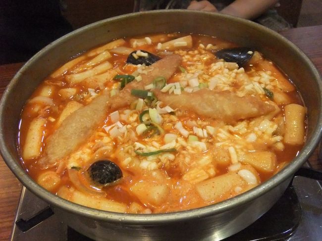 MARIELさんがさくっと決めてくださり注文（しかも韓国語！）。<br /><br />MARIELさんは皆さんご存知のとおりですが、Yさんもかなりの旅上級者なので、お二人の話に興味津々！<br />