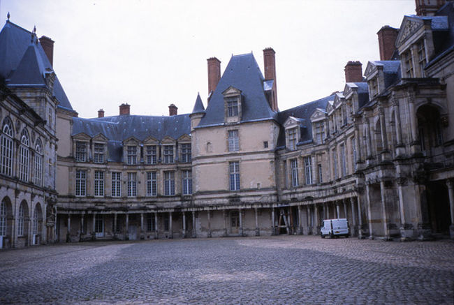 中庭（オーバルコート）に面した宮殿