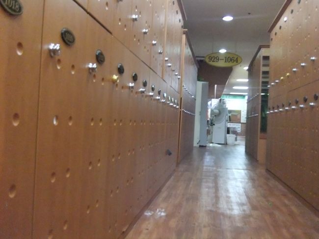 MARIELさんと別れて（といっても館内一緒ですが）、お風呂＆アカスリへ。<br /><br />ちなみにスケスケ黒下着のおばちゃまがするシャンプーは痛いので、最近はアカスリのみにしてます。<br /><br />その後は睡眠室で爆睡。