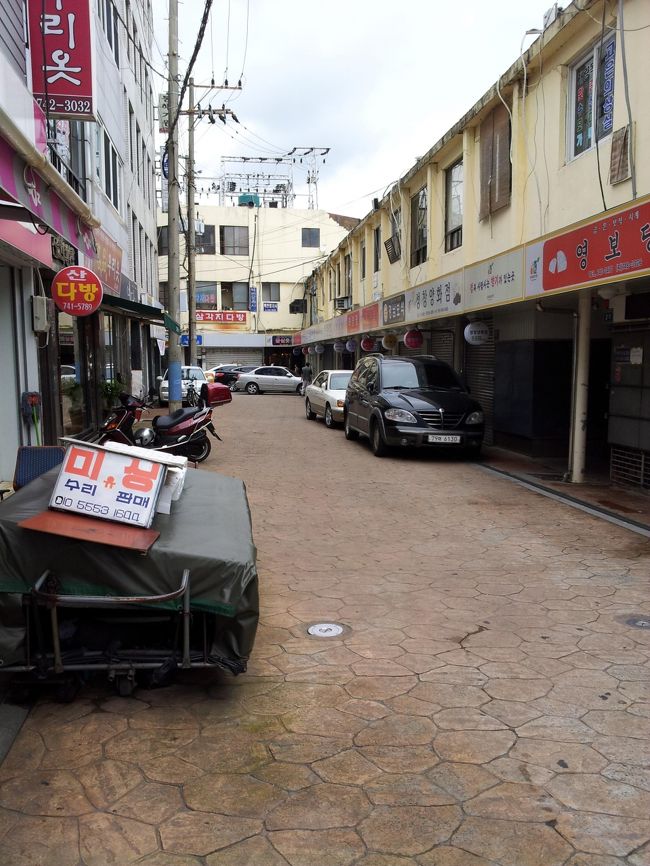 日曜日なので閑散。