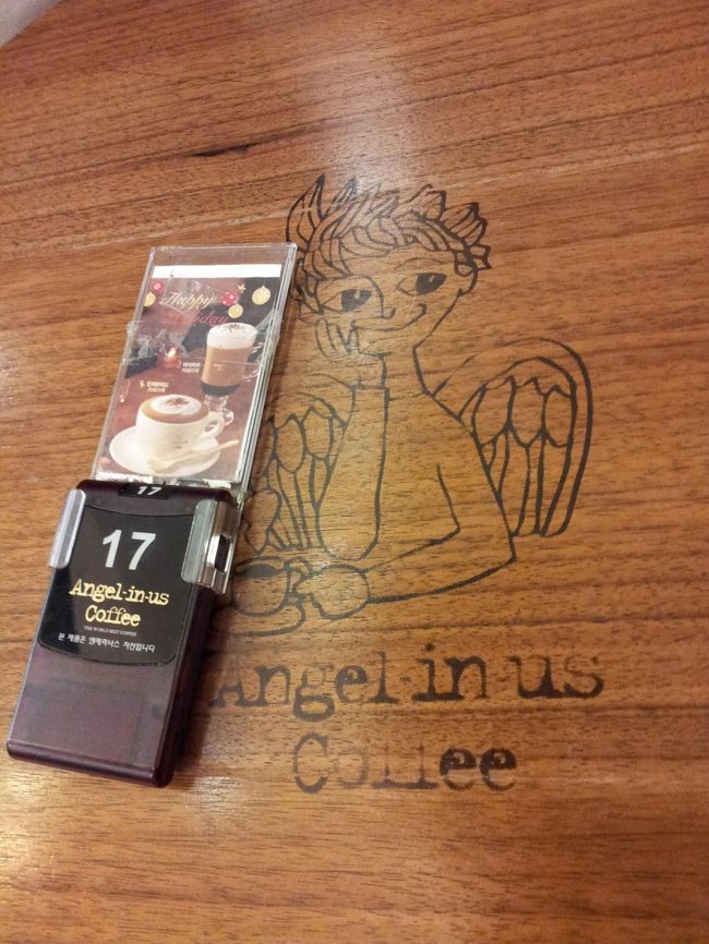 釜山に戻った後、お茶でもしようと南浦洞のロッテ百貨店に行き、angel in us coffeeへ。いつも面白い名前だと思う。