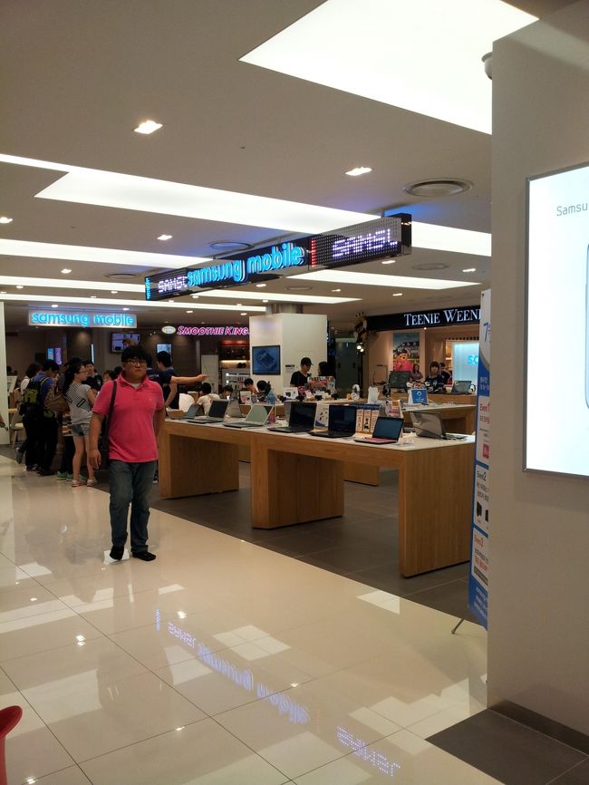 ロッテ百貨店の新館？にはサムソンのコンセプトショップみたいなのもありました。