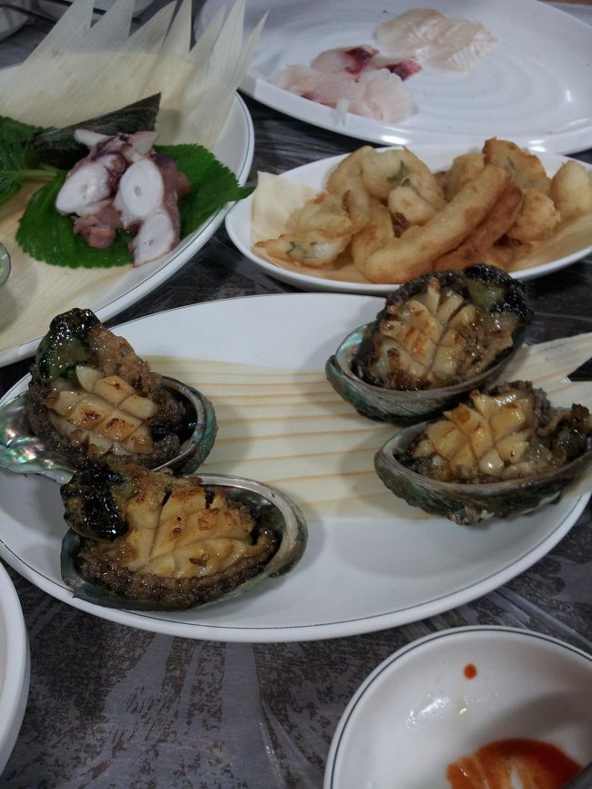 アワビのバター焼き？　これもビールがすすむ味。