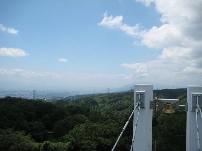 せっかくの夜景スポットなので見晴らしのよさそうなとこで<br />停まってみました<br />ここは鐘のなる丘…だったかな。。駐車場完備でした<br />ココ以外にも展望スポットが点々とあります<br />