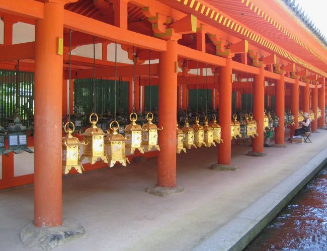 <br />これこそ春日大社を象徴するもののひとつ<br />西回廊に輝く灯籠<br /><br />ステキ!!<br /><br /><br />