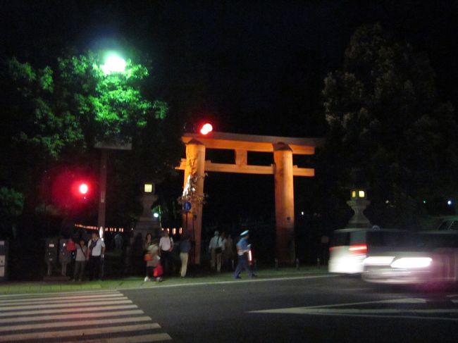 いつもは静かなのにお巡りさんが立って誘導してます。<br />