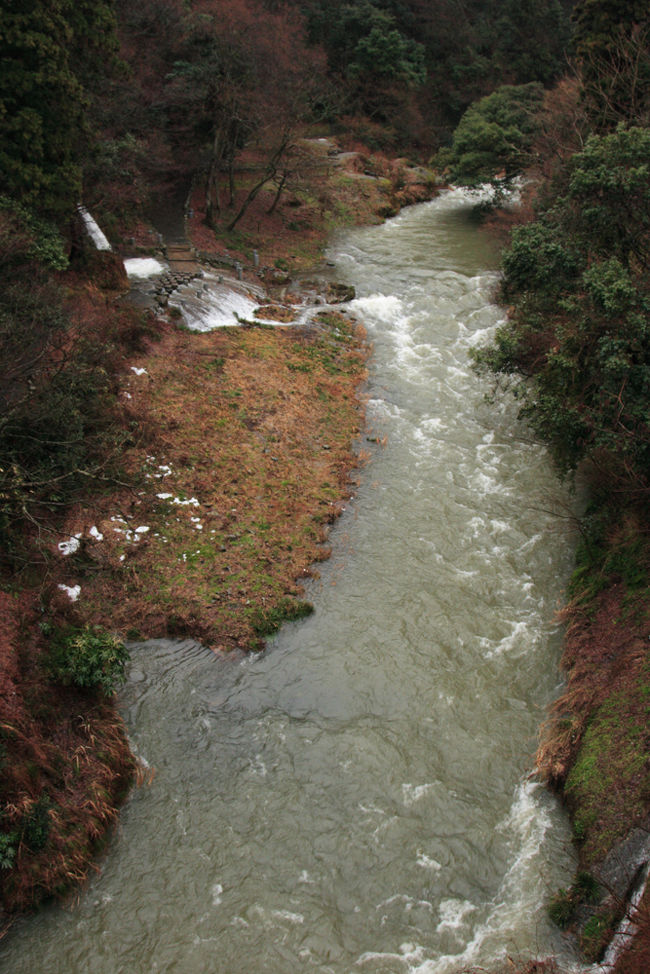 あやとりはしからみた川。<br />ちょっと濁って見えますが、雨のせいかなぁ??