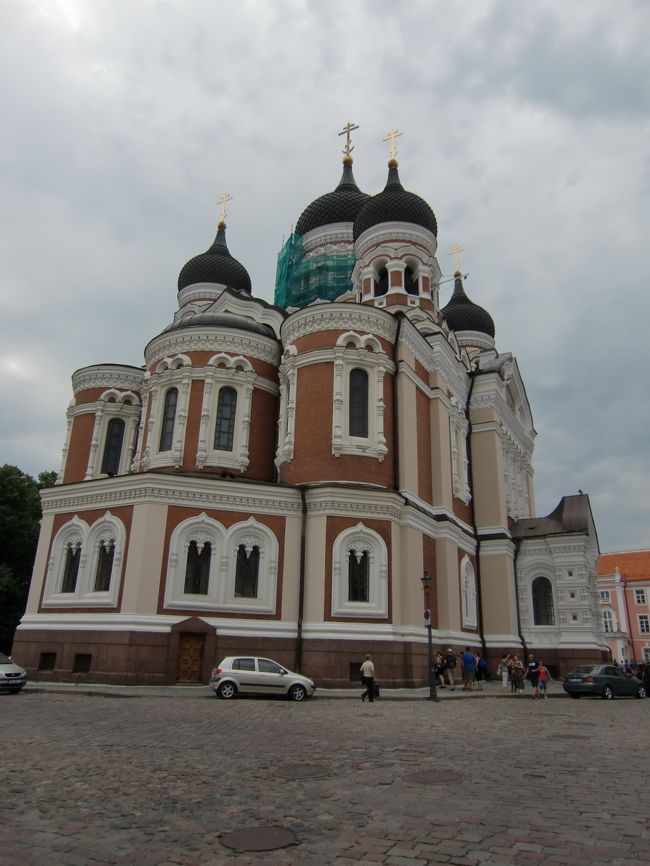 アレクサンドル・ネフスキー聖堂<br />名前の通りロシア正教の教会。