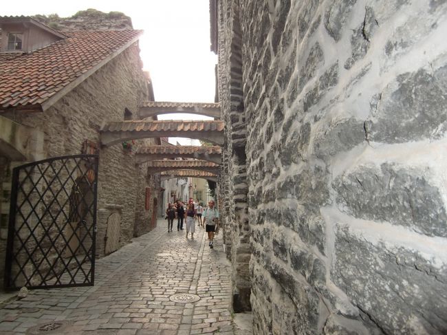 城壁を降り、帰る時間が近づいてきたので、ちょっと奥まった路地をすり抜けながら旧市街からの出口へ向かう。