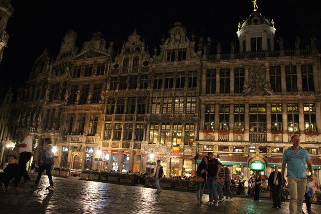 １１時過ぎてぼちぼちあきらめた人々が帰り支度を始めています。<br />雰囲気は良いですよね！<br />