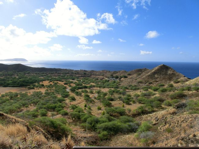 ダイヤモンドヘッドがクレーターだというのがよくわかります。