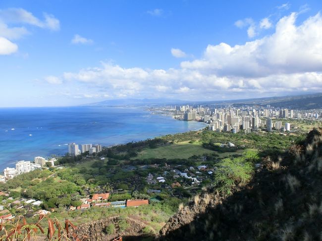 頂上に到着です。<br /><br />狭いです。写真撮って、撮っている人のジャマにならないように気をつけて。