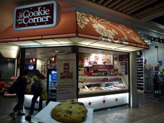 まずは、“Ｔｈｅ　Ｃｏｏｋｉｅ　Ｃｏｒｎｅｒ”でチョコチップクッキー♪
