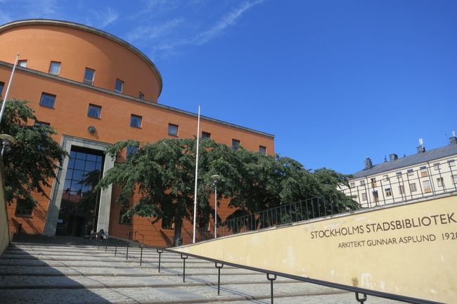 アスプルンドという建築家の作品らしいです。<br /><br />あんまり詳しくなくてすみません。