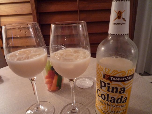 お次は、南国だからピニャコ！<br />このピニャコボトル、めちゃヒット！<br />買ってくれば良かったな〜と後悔。。。<br /><br />時差慣れする為に、今日は早く寝ましょ☆