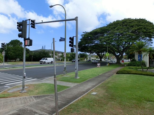 で、１２時に出発する、ｋｎｔのカウカウライナーでカハラモールまで。途中、ワイアラエ通りなどを通って、のんびりと街並みを見ながら。