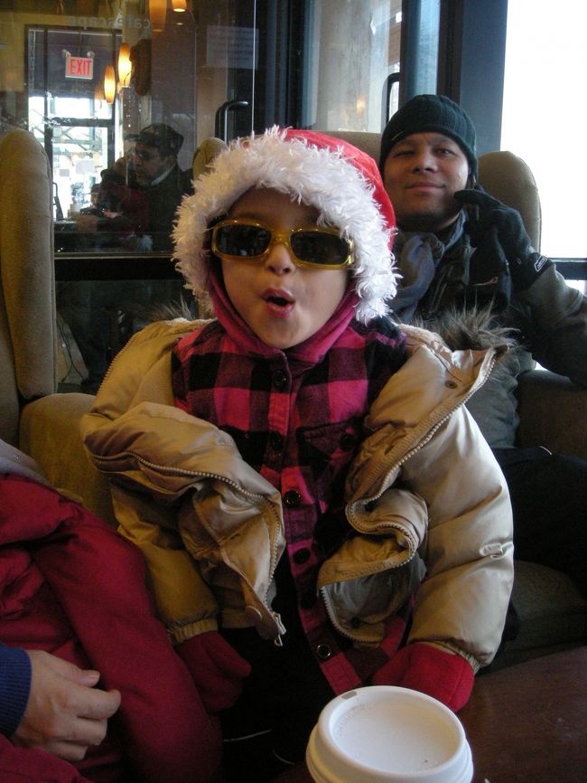 電車が動くまでカフェで時間をつぶしていたら、かわいい女の子に出会いました