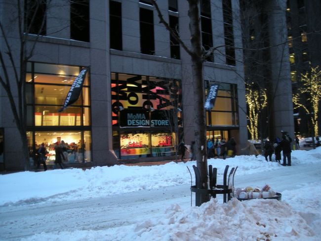 人が少ないであろうとＭＯＭＡにやってきました。