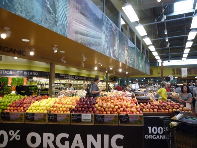 次なるお目当ては、カハラモールのホールフーズ。<br />新鮮な野菜やフルーツがたっぷり。<br />スーパー大好き♪