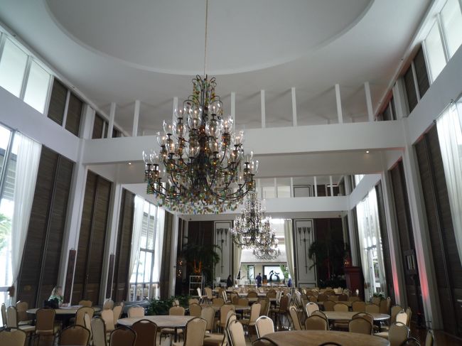 またまたドライバーくんの提案で“ＴＨＥ　ＫＡＨＡＬＡ　ＨＯＴＥＬ＆ＲＥＳＯＲＴ”へ。<br /><br />高級ホテル。<br />いつか泊まれたらいいね〜