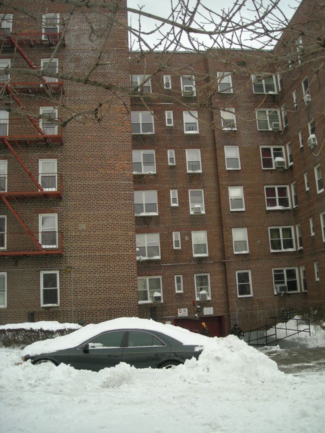 28日、雪はまだ溶けません