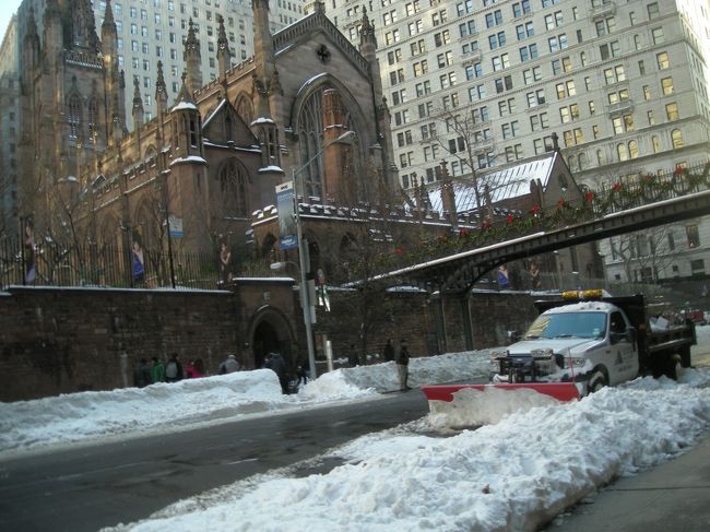 ＷＴＣの路地を出たところの大きな教会