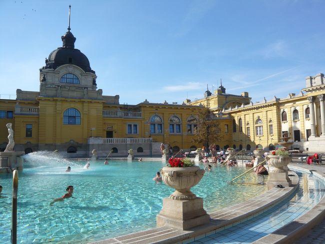 とりあえず３８℃の温泉ゾーンへ。<br />人少ないし暖かい〜。<br />やった〜、温泉サイコ〜。<br />この温度も、いくらでも入っていられる温度ですな。