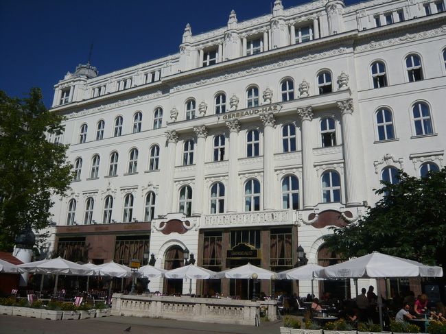 お昼くらいまでのんびりして、一旦ホテルに戻って水着を洗う(笑）。もう明日朝出発だから、夜には乾いててほしいもんね〜。<br /><br />さて、今日はこの後、どうしよう…。