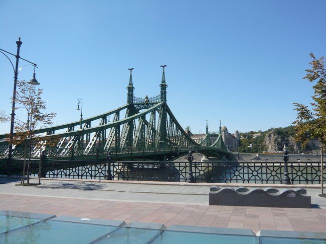 やっぱこの橋、カッコイイよな。<br />すごい橋っぽい感じがして、好きだな〜。<br />