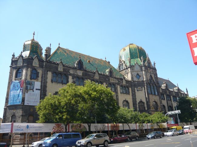 実際、建設当時はあまり受け入れられなかったようです…。<br />確かに、今でも若干受け入れ難い…