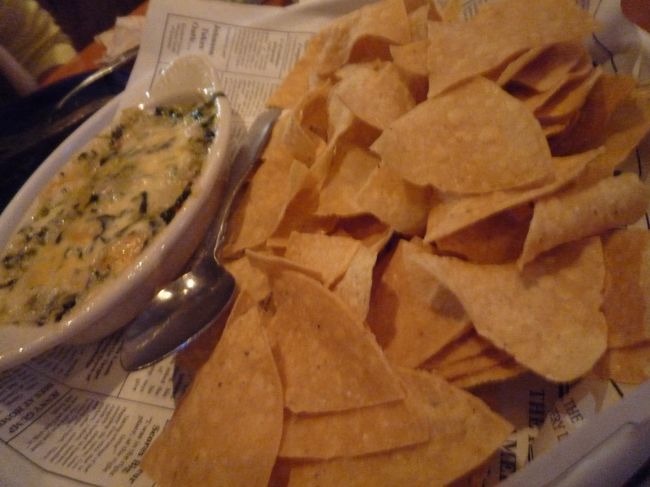 ワインに変えて、ほうれん草のグラタンディップ。<br /><br />お腹いっぱーい！<br />大満足☆<br />さ、ホテルまで歩いて帰りましょ。<br />若干雨が降ってるんだけど傘持ってないし、、、止んでくれないかなーって思ってたら、止んだっ！<br />奇跡（笑）☆