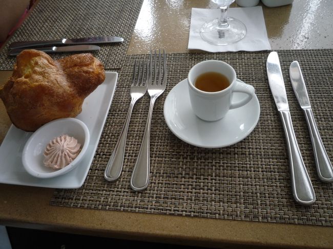 まずは、ポップオーバー＆コンソメスープが。<br /><br />このポップオーバーも、去年ＮＹに行った時に初めて食べて心を鷲掴みにされた物の１つ。<br />ストロベリーバターもウマッ！！！<br /><br />ＮＹの模様はこちら↓↓<br />http://4travel.jp/traveler/mitsubachimaaya/album/10602829/