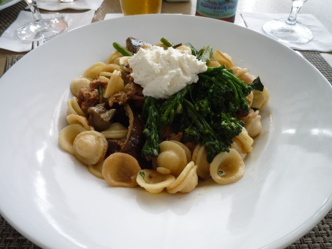 オレッキエッテパスタ。<br /><br />うーん、、<br />香辛料の味が強い感じ。<br />