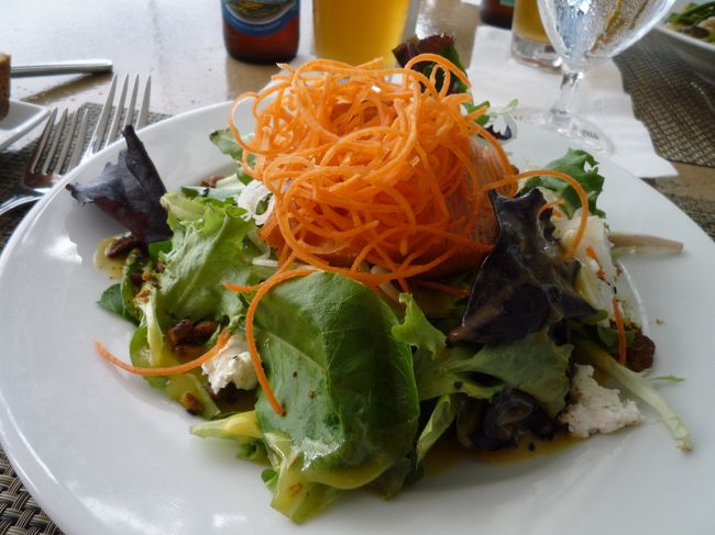 キングサーモンサラダ。<br /><br />パスタよりもサーモンのサラダの方が好みかもー。<br />