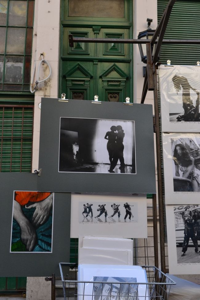 7月22日<br /><br />近くの骨董市に出かけた。ちょうど今日は日曜日。ここだけでも半日つぶせそう。<br />タンゴの絵、写真がいっぱい売られてあって、アルゼンチンに来たんだなぁ…と思わせてくれた。