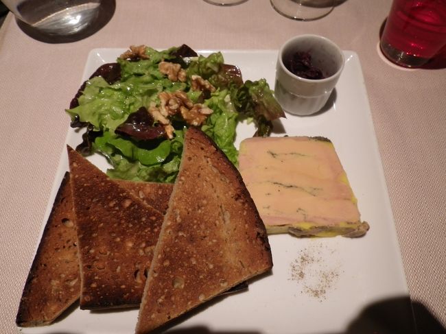 前菜のフォアグラ。たっぷりサイズで幸せ。<br />やっぱり名産地はケチケチしてません。<br />今回1週間で4回食べました（最後は食傷気味）。