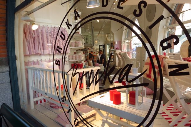 市場の入口になんだか可愛いお店がありました。<br />BURKA