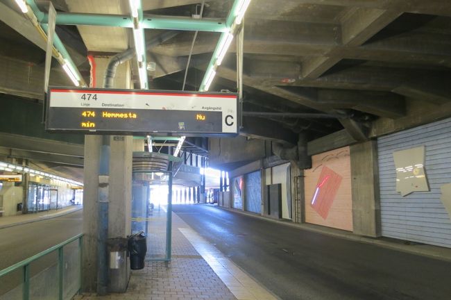 スルッセン駅　バス乗り場<br /><br />改札を出たら、あっと言う間にバス乗り場に出ました。<br />出口が複数あるとかないとかも気づかない間に・・・