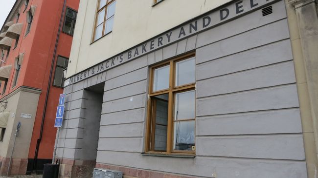 ALBERT &amp; JACK'S　ガムラスタン店<br /><br />夜ごはんは、このお店のデリをホテルのお部屋で食べようかと思っていた。