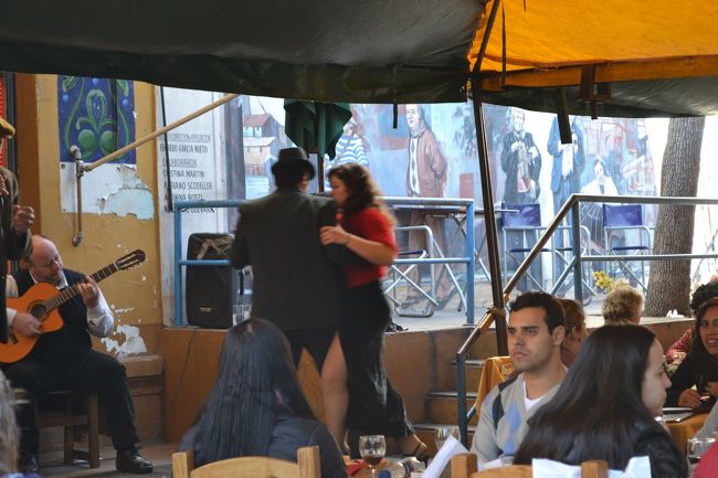 タンゴを見ながらリッチに食事をしたいものです…。(願い）