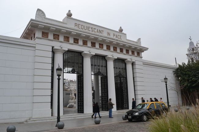 レコレータ墓地。<br />ここにエビータの墓があります。