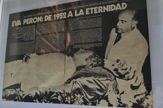 初めて友達とのハワイ旅行で見た映画、「エビータ」。<br />"Don't cry for me, Argentina"の音楽は聴かれなかったけれども…。<br />（私はこの曲が大好きなのです。あの頃を思い出します）<br /><br />エビ―タの人生が感じれてよかったです。