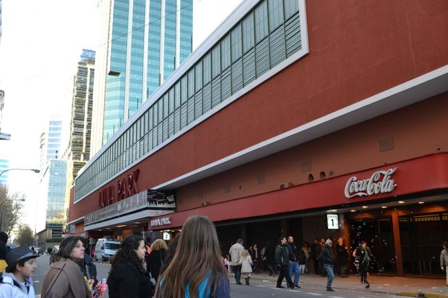 エビータとその夫との出会いの場所、LUNA　PARK。<br />映画館です。<br /><br />