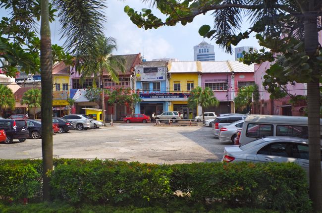 あ〜〜〜、観光バスから私を降ろして〜〜〜、自分の足で廻りたい！と心の中で叫びながら。。。