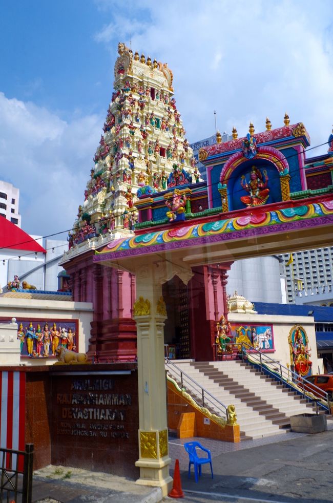 これも走るバスの中から収めた写真。